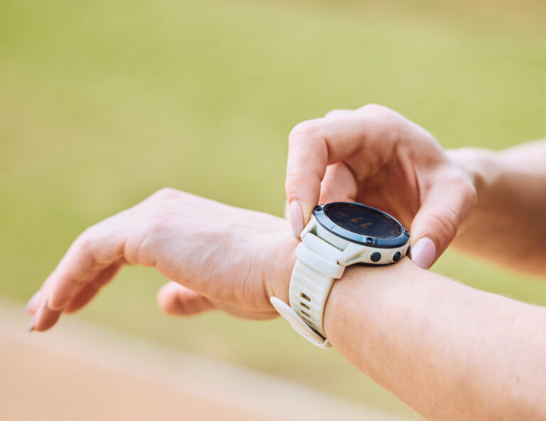 GPS horloge kopen: op deze 7 punten let je écht (2026 koopgids)